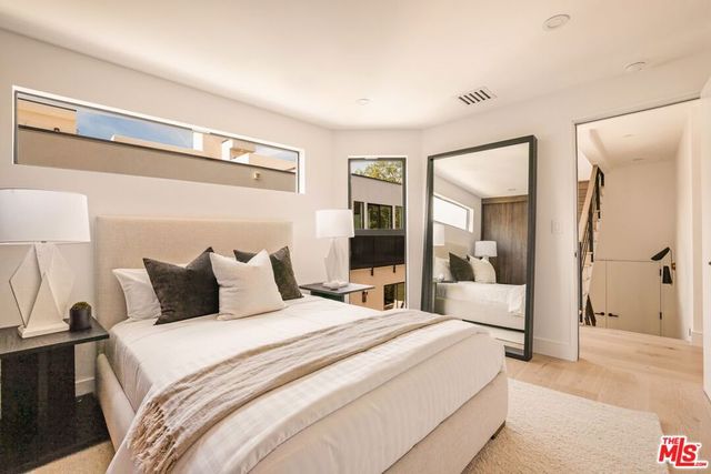 N West Knoll Drive, West Hollywood, CA 90069