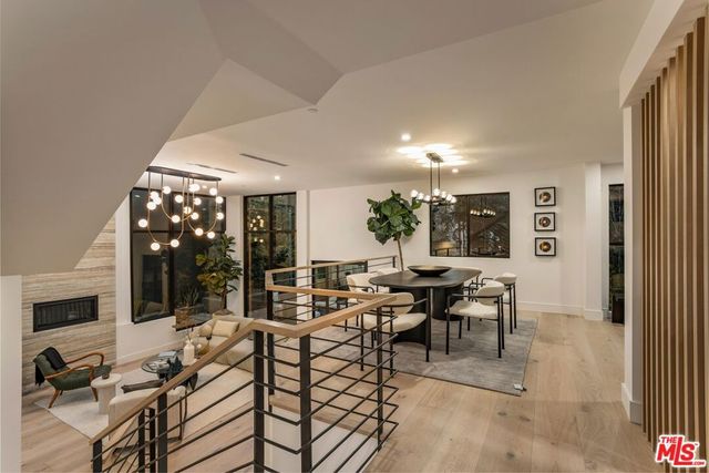 N West Knoll Drive, West Hollywood, CA 90069
