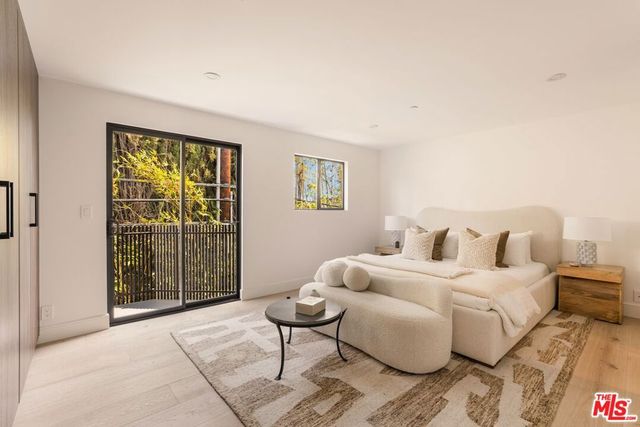 N West Knoll Drive, West Hollywood, CA 90069