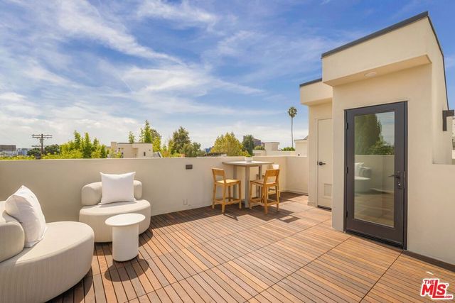 N West Knoll Drive, West Hollywood, CA 90069