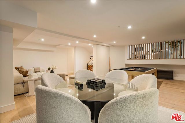 N West Knoll Drive, West Hollywood, CA 90069