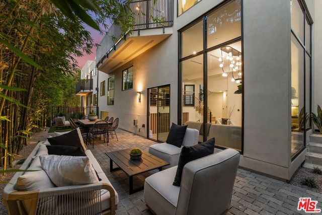 N West Knoll Drive, West Hollywood, CA 90069