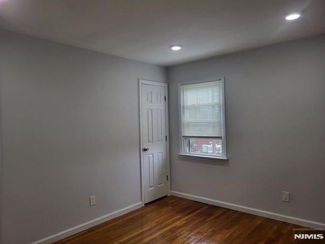 207 8th Street 2F, Palisades Park, NJ 07650