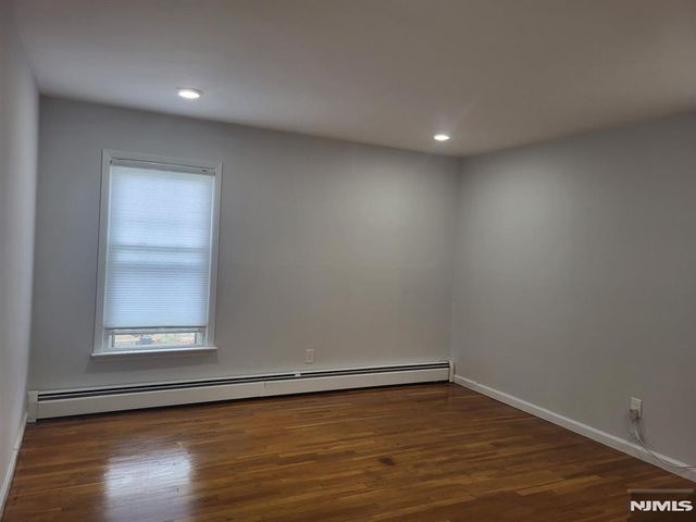 207 8th Street 2F, Palisades Park, NJ 07650