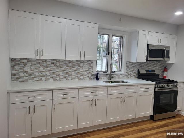 207 8th Street 2F, Palisades Park, NJ 07650