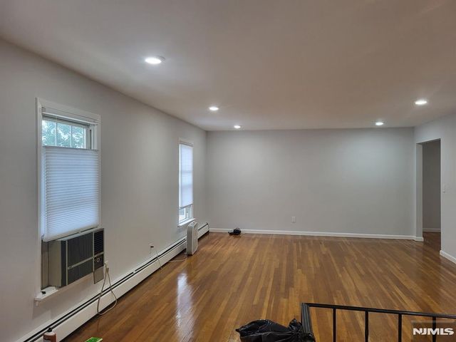 207 8th Street 2F, Palisades Park, NJ 07650