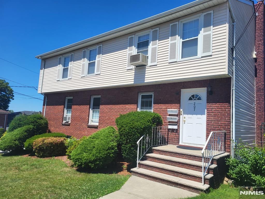 207 8th Street 2F, Palisades Park, NJ 07650