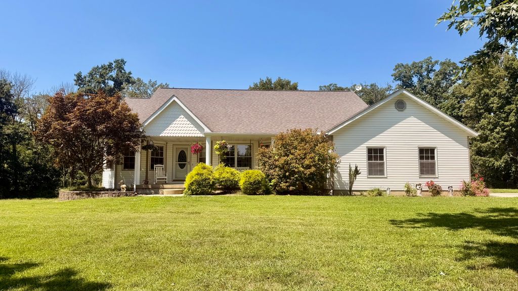 Image 1 of property listing at 18205 Irvington Road, Centralia, IL 62801