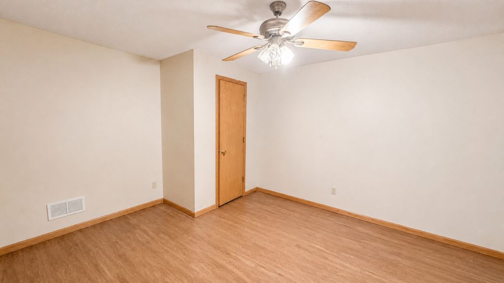 Image 15 of property listing at 18205 Irvington Road, Centralia, IL 62801