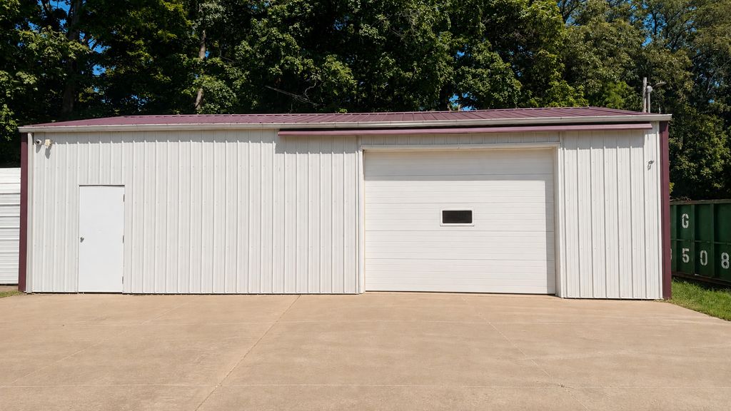 Image 17 of property listing at 18205 Irvington Road, Centralia, IL 62801