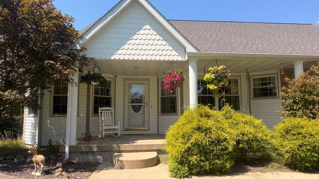 Image 3 of property listing at 18205 Irvington Road, Centralia, IL 62801