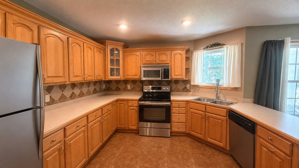 Image 4 of property listing at 18205 Irvington Road, Centralia, IL 62801