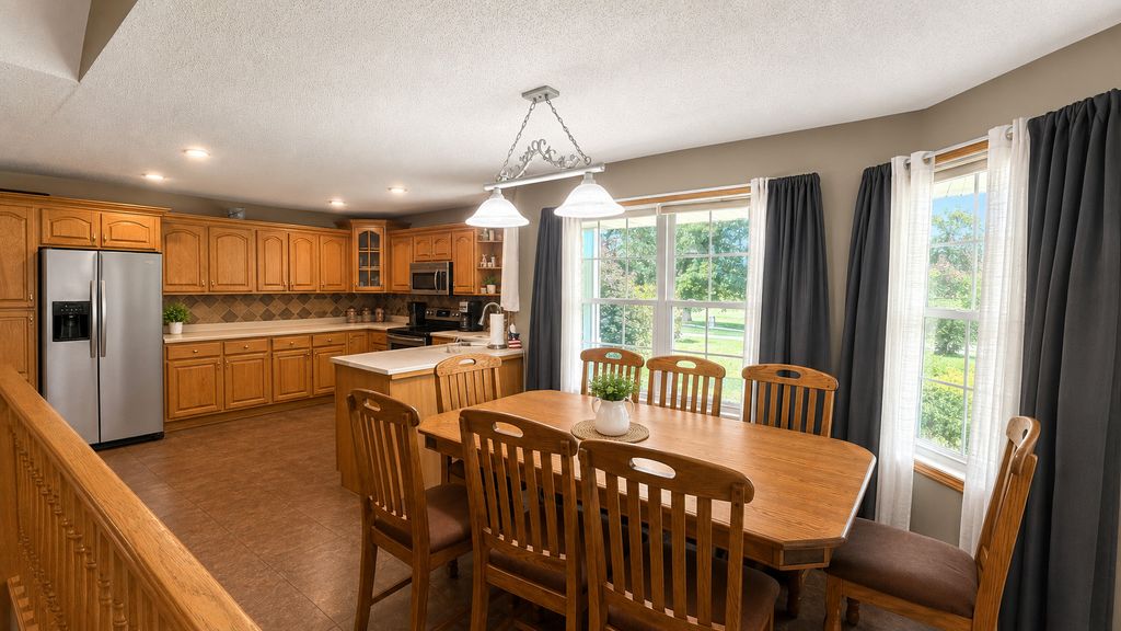 Image 6 of property listing at 18205 Irvington Road, Centralia, IL 62801