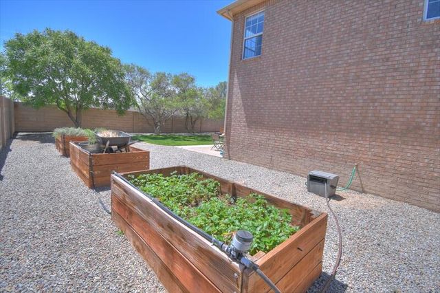 4704 Spring Vale Road NW, Albuquerque, NM 87114
