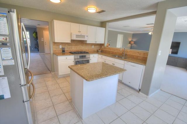 4704 Spring Vale Road NW, Albuquerque, NM 87114