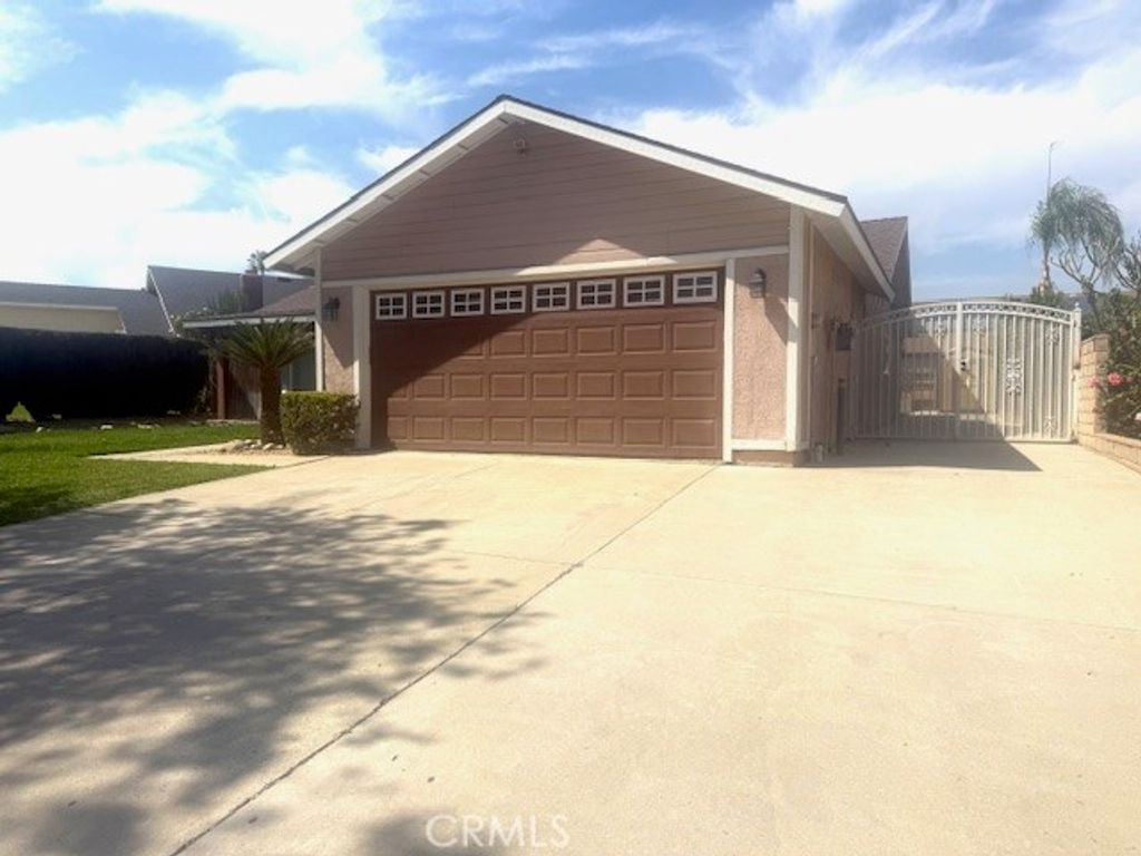 Image 4 of property listing at 2051 Sycamore Court, Ontario, CA 91764