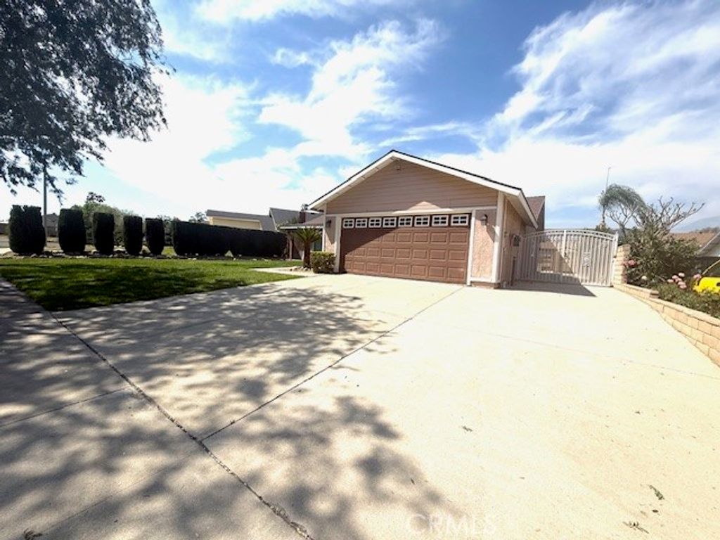 Image 5 of property listing at 2051 Sycamore Court, Ontario, CA 91764