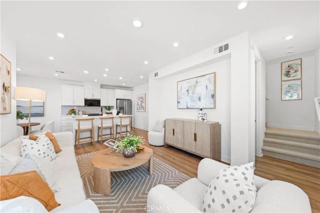 603 S LYON, Santa Ana, CA 92705