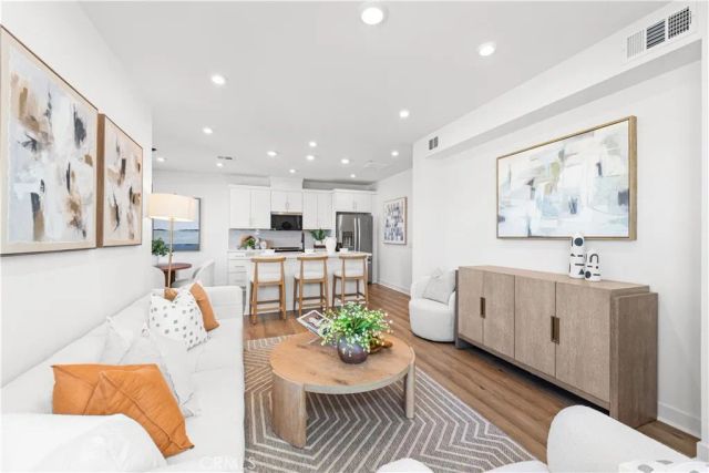 603 S LYON, Santa Ana, CA 92705