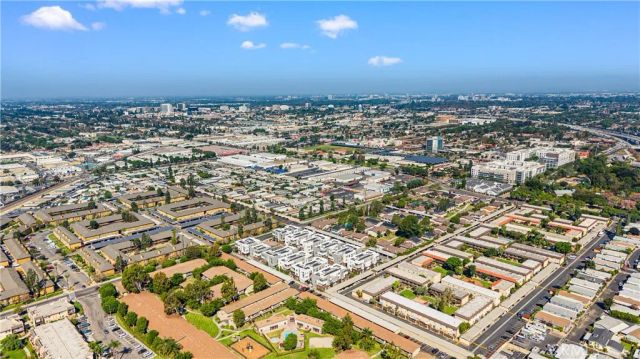 603 S LYON, Santa Ana, CA 92705