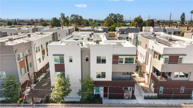 603 S LYON, Santa Ana, CA 92705