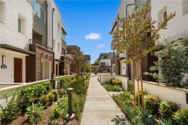 603 S LYON, Santa Ana, CA 92705