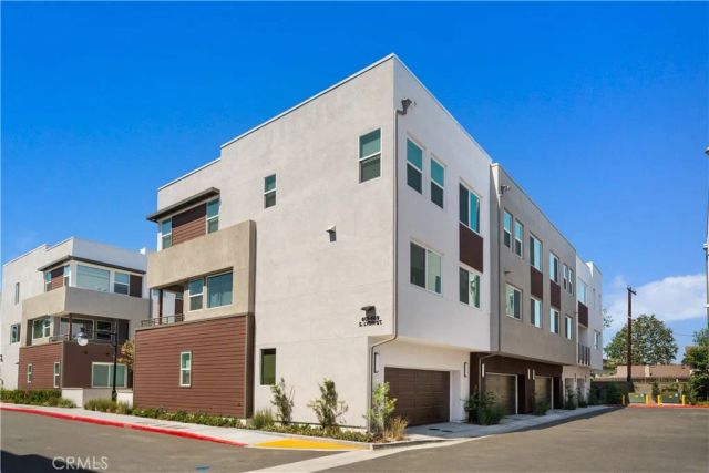 603 S LYON, Santa Ana, CA 92705
