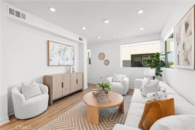 603 S LYON, Santa Ana, CA 92705