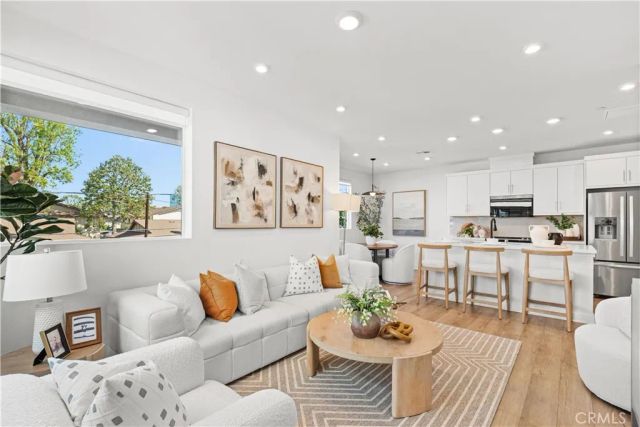 603 S LYON, Santa Ana, CA 92705