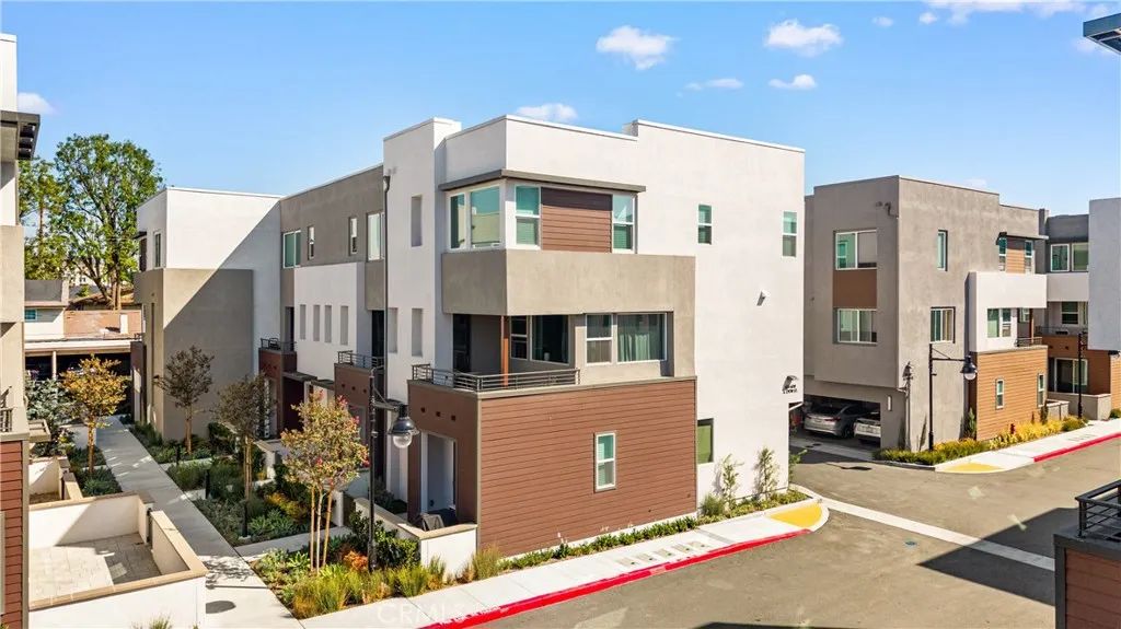 603 S LYON, Santa Ana, CA 92705