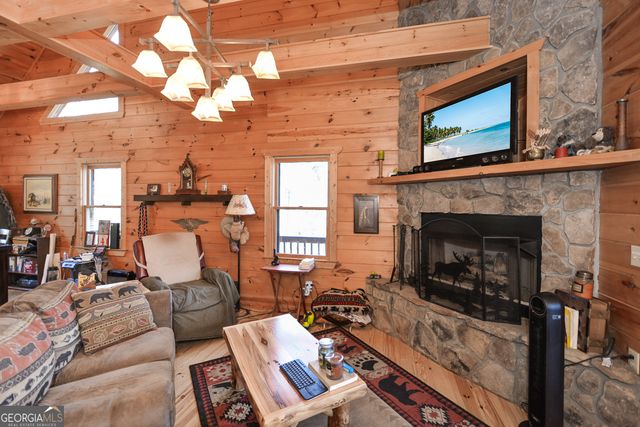 446 Pine Lane, Mineral Bluff, GA 30559