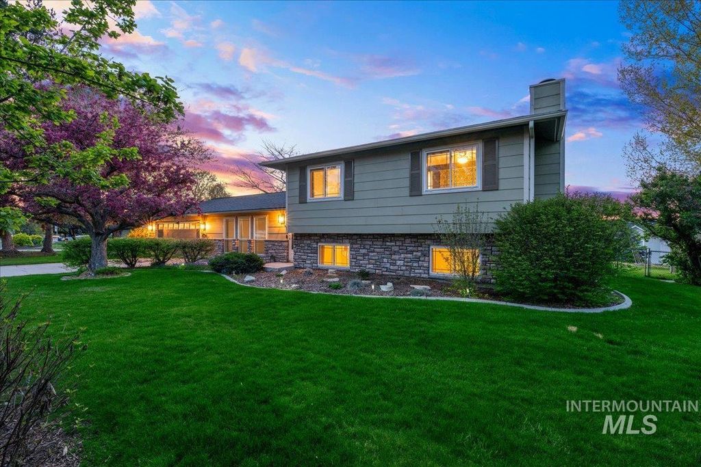 11842 W Tioga St, Boise, ID 83709
