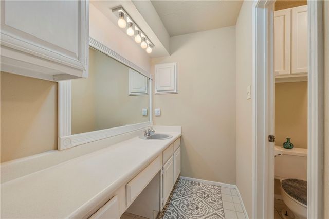 2800 Longmire 33, College Station, TX 77845