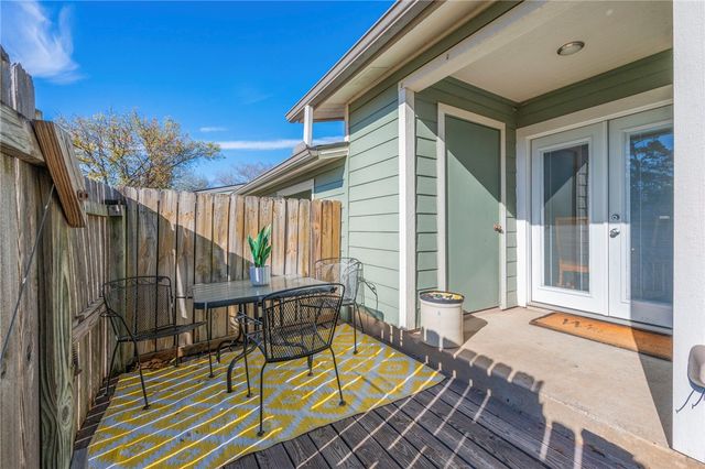 2800 Longmire 33, College Station, TX 77845