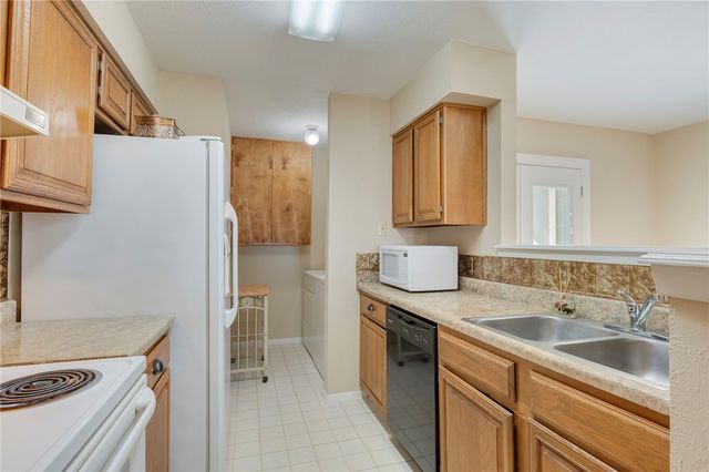 2800 Longmire 33, College Station, TX 77845