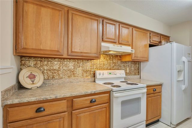 2800 Longmire 33, College Station, TX 77845