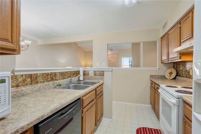 2800 Longmire 33, College Station, TX 77845
