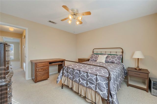 2800 Longmire 33, College Station, TX 77845