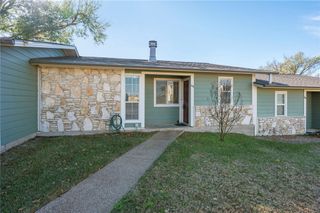 2800 Longmire 33, College Station, TX 77845