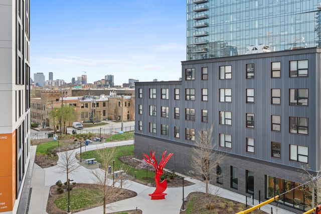 860 W BLACKHAWK Street 406, Chicago, IL 60642