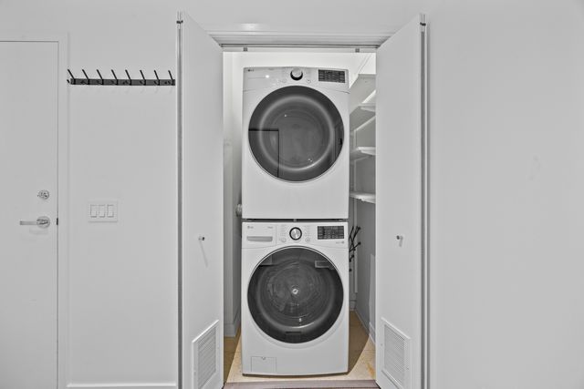 860 W BLACKHAWK Street 406, Chicago, IL 60642