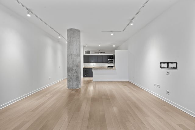 860 W BLACKHAWK Street 406, Chicago, IL 60642