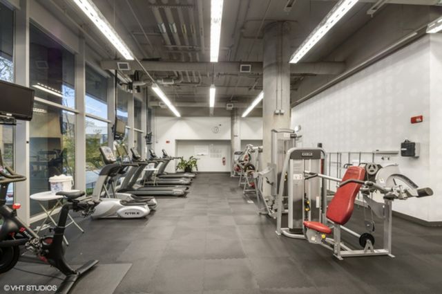 860 W BLACKHAWK Street 406, Chicago, IL 60642