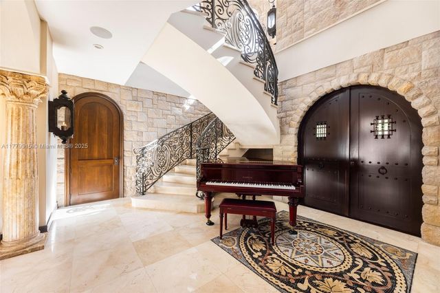 6016 Leonardo St, Coral Gables, FL 33146