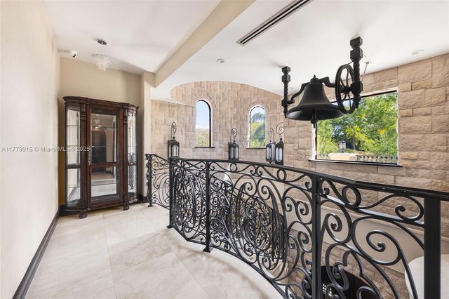 6016 Leonardo St, Coral Gables, FL 33146