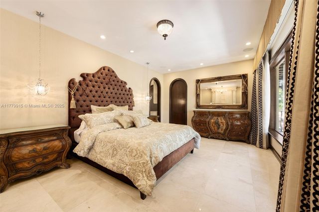 6016 Leonardo St, Coral Gables, FL 33146