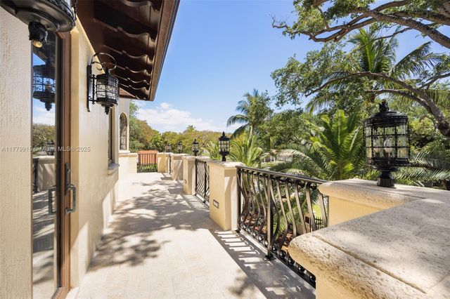 6016 Leonardo St, Coral Gables, FL 33146