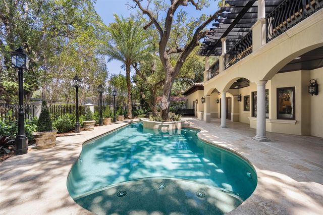 6016 Leonardo St, Coral Gables, FL 33146