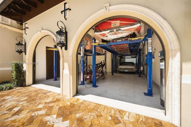 6016 Leonardo St, Coral Gables, FL 33146