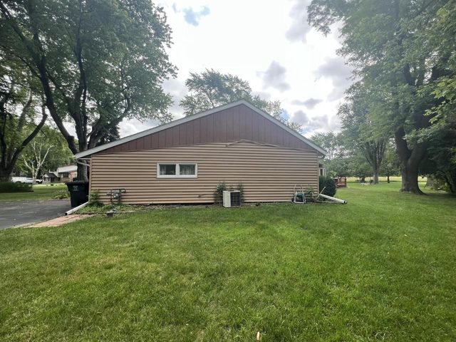 N15W27548 Pheasant LANE, Pewaukee, WI 53072